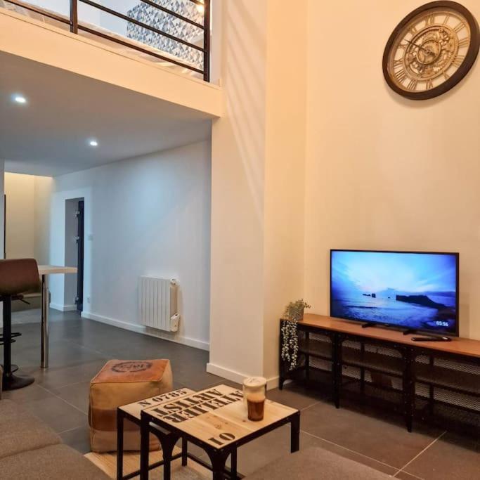 Grand Loft Avec Terrasse Privee Daire Saint-Etienne  Dış mekan fotoğraf